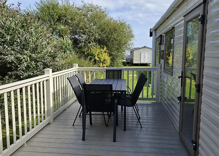 Pk Holiday Home - With Decking